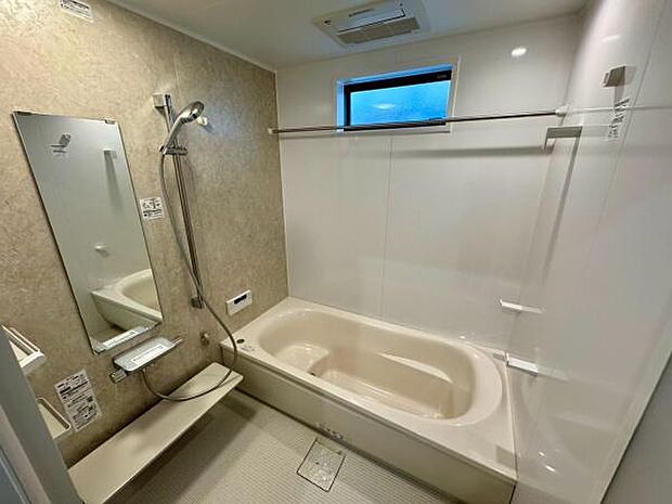 浴室乾燥暖房機付きです。雨の日の洗濯物の乾燥やヒートショック対策としてもお使い頂けます。