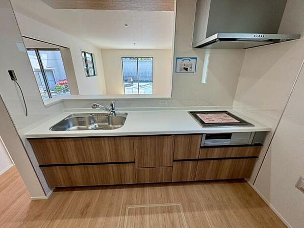 【キッチン】お掃除ラクラクなIHクッキングヒーター♪グリルもついているのでお料理がはかどりますね◎