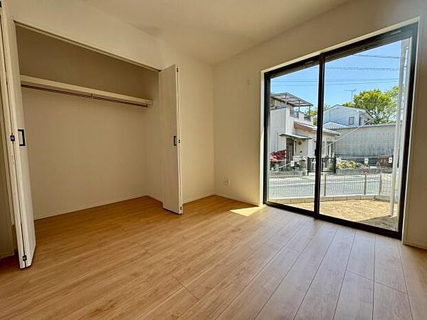 【洋室 4.5帖】LDKに隣接する洋室♪お子様の遊び場や、勉強スペースにもぴったりです◎