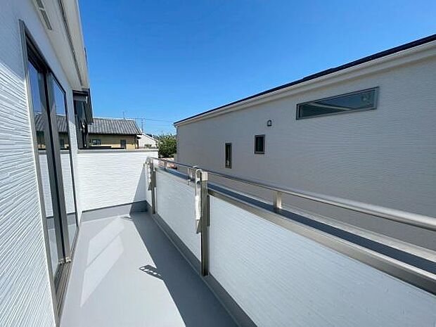 2面バルコニーです◎南面バルコニーもあり、たっぷりお洗濯できます♪