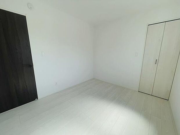 【洋室 5.25帖】使い勝手の良いサイズ感の洋室は子供部屋におすすめです◎ウォークインクローゼットつき♪
