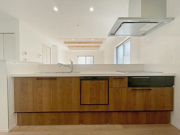 【対面式システムキッチン】食器洗浄乾燥機、IH三口コンロ、グリル、浄水器付きでお料理がはかどります♪