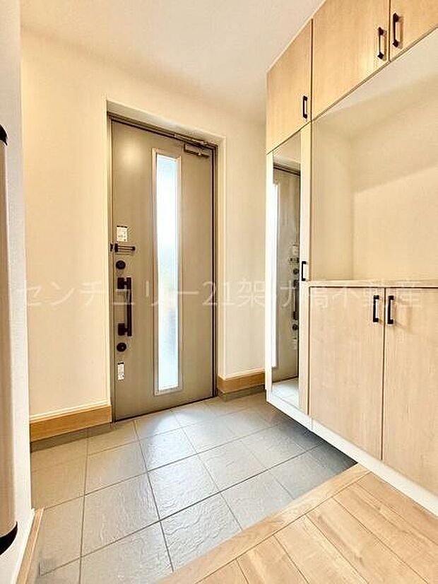 【玄関】飾り棚つきのシューズボックスです♪