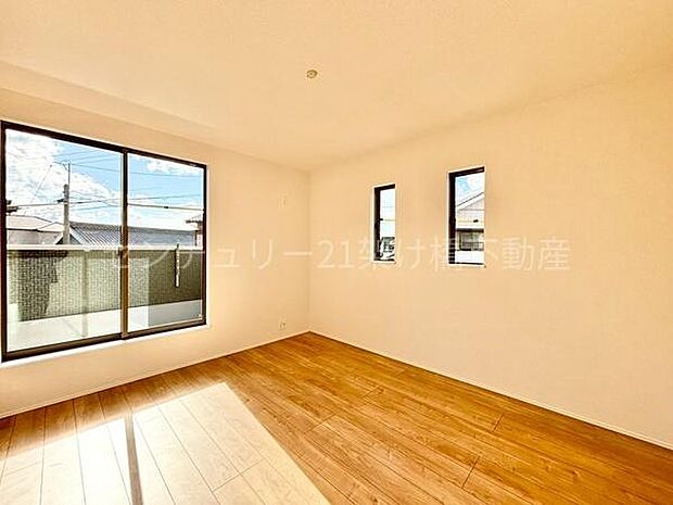 【2階 洋室7.5帖】こちらの洋室は大容量ウォークインクローゼットがあり、主寝室におすすめです♪