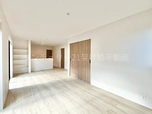 【LDK 17帖】お料理をしながらリビングを見渡せる人気の縦型LDK♪