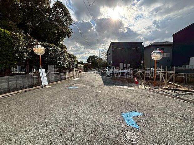 北東側公道3.44〜6.1m