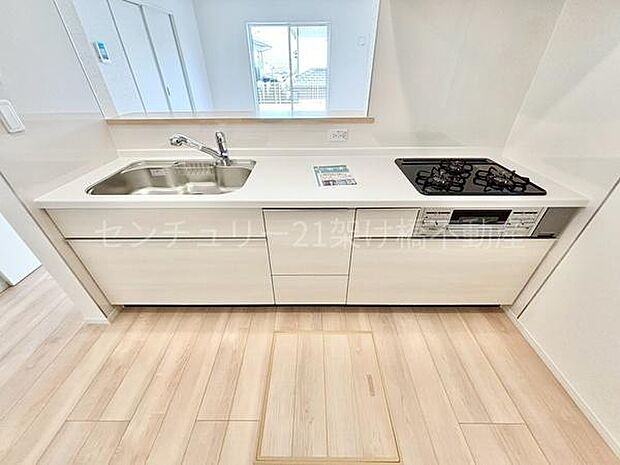 【対面式システムキッチン】三口コンロ、グリル、浄水器付きシンクでお料理が捗ります♪