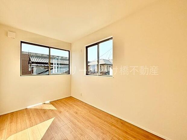 【西側洋室6.1帖】全居室南向きで明るく過ごしやすい♪