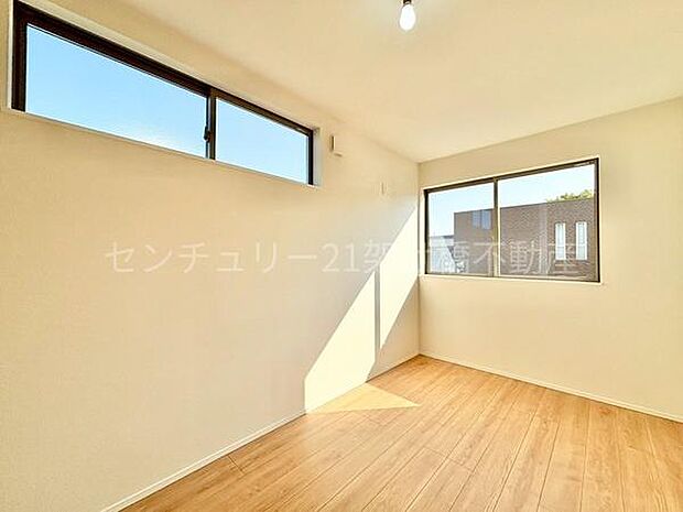 【東側洋室6.1帖】全居室南向きで明るく過ごしやすい♪