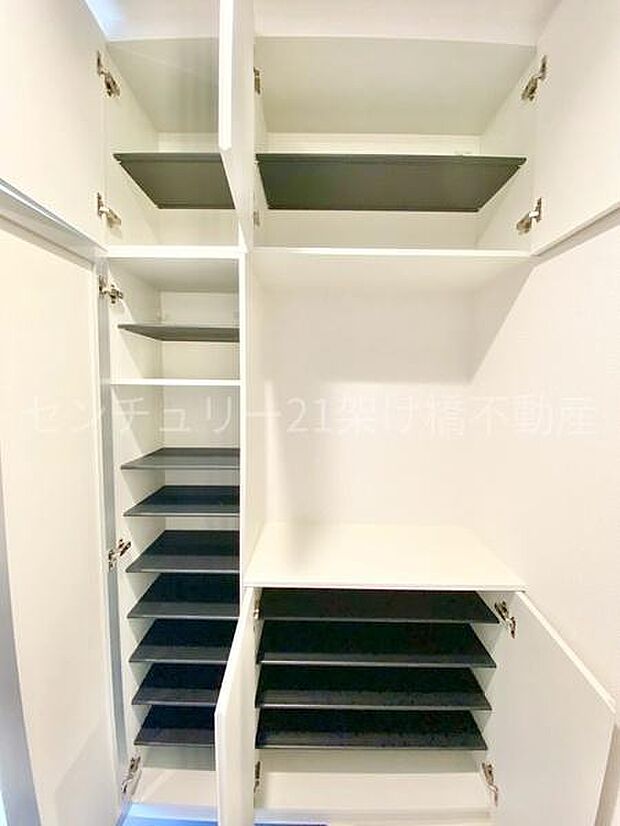 【シューズボックス】飾り棚つきシューズボックス♪トールサイズで家族みんなの靴が収納可能です◎