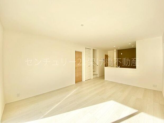 【LDK 16帖】お料理をしながらリビングを見渡せる人気の縦型LDK!