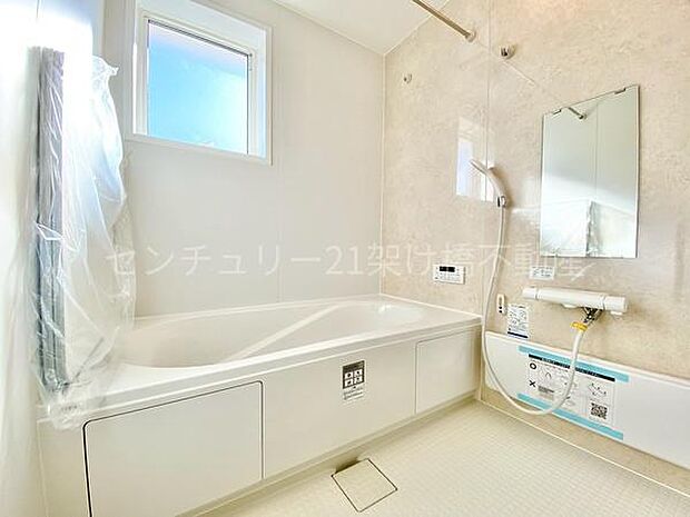 【浴室】浴室乾燥暖房機付きです。雨の日の洗濯物の乾燥やヒートショック対策としてもお使い頂けます。