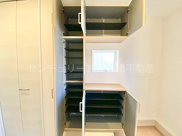 【シューズボックス】トールサイズで家族みんなの靴が収納可能です◎