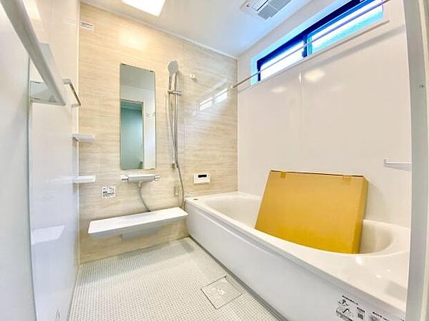【浴室】浴室乾燥暖房機付きです。雨の日の洗濯物の乾燥やヒートショック対策としてもお使い頂けます。