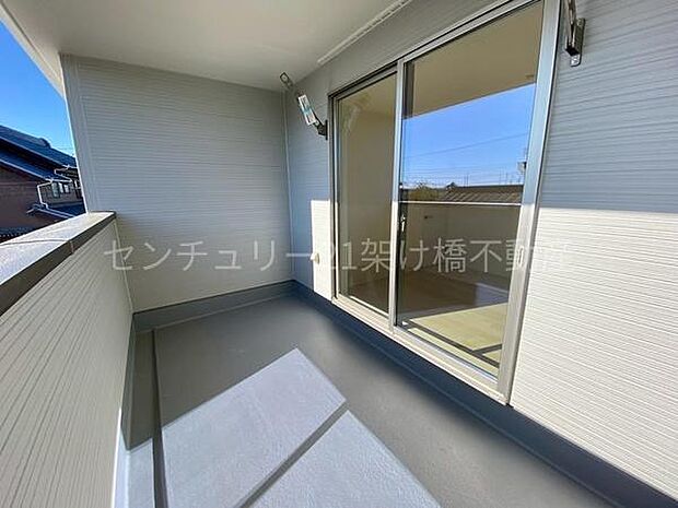 【バルコニー】南に面したバルコニー♪インナータイプなので急な雨でも安心です◎