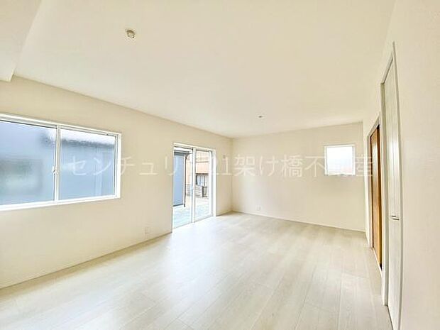 【LDK 16.75帖】隣接する洋室と併せれば21.25帖の大空間!