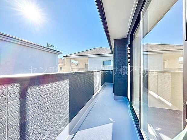 【バルコニー】南向きワイドバルコニーです♪