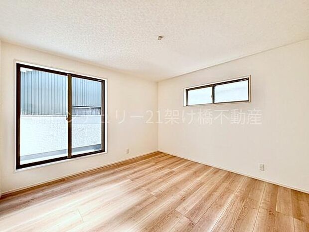 【2階 洋室 9.5帖】別角度