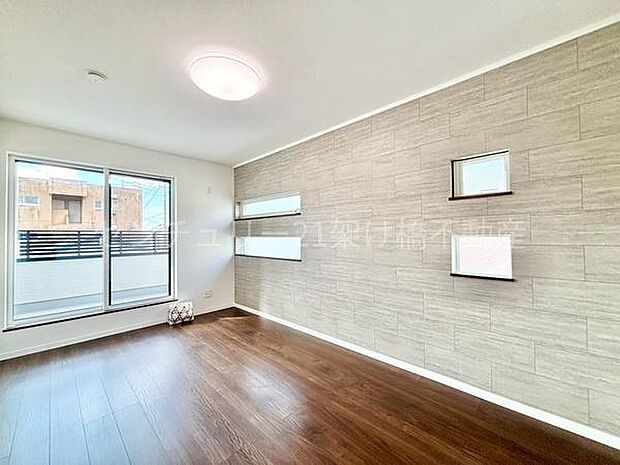 【2階　洋室　7.5帖】全室南向きで明るい洋室です♪クローゼット×2あり、将来間仕切りも可能な間取りとなっております◎