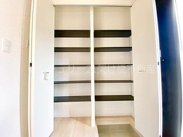 【シューズボックス】トールサイズで家族みんなの靴が収納可能です◎