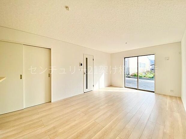 【ＬＤＫ 17帖】防犯面や子供が大きくなってからも安心なリビングスルー階段採用。