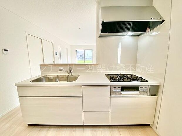 【システムキッチン】三口コンロ、グリル、浄水器付きシンクでお料理が捗ります♪