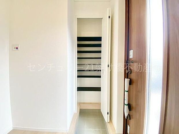 【シューズボックス】トールサイズのシューズボックスで家族みんなの靴が収納可能です◎