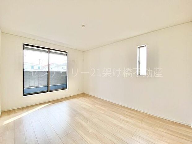 【2階　洋室　7.8帖】別角度南向きで明るい洋室♪