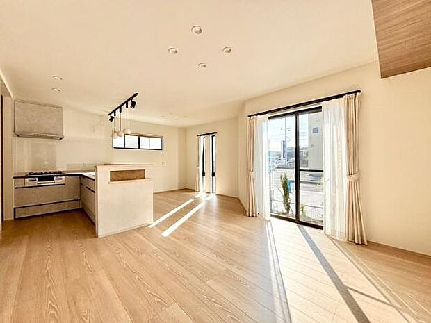 【ＬＤＫ　19帖】3面採光で明るい、広々ＬＤＫ♪