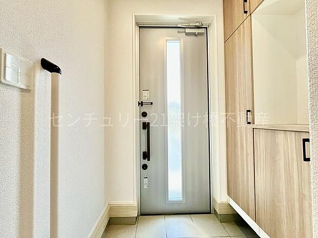 【玄関】飾り棚つきのシューズボックスです♪