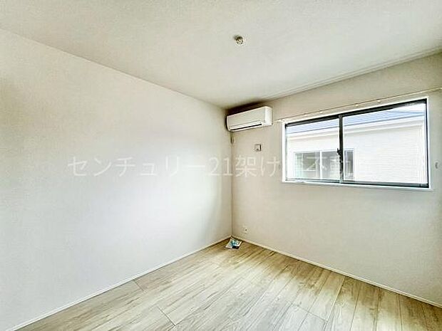 【2階　真ん中南側洋室　5.2帖】エアコン付き