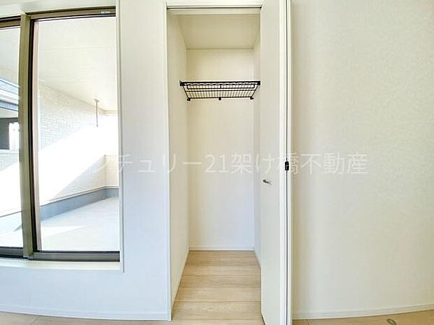 【2階　7.2帖　洋室】クローゼット主寝室はクローゼット2つあり！全洋室クローゼット完備◎2階ホール収納もございます。