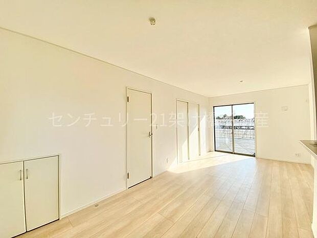 【ＬＤＫ 16.2帖】防犯面や子供が大きくなってからも安心なリビングスルー階段採用。