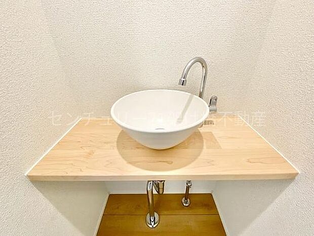【2階 洗面】2階ホールにも洗面をご用意♪加湿器の水足しや小さなお子様、ペットのいる家庭に便利です◎