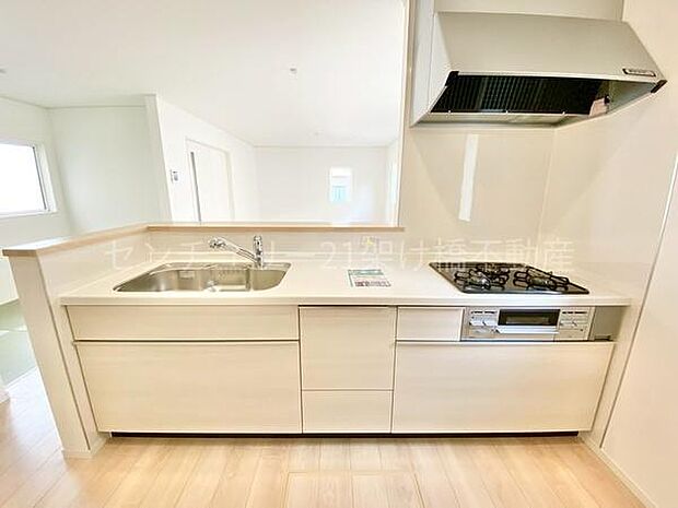 【システムキッチン】三口コンロ、グリル、浄水器付きシンクでお料理が捗ります♪