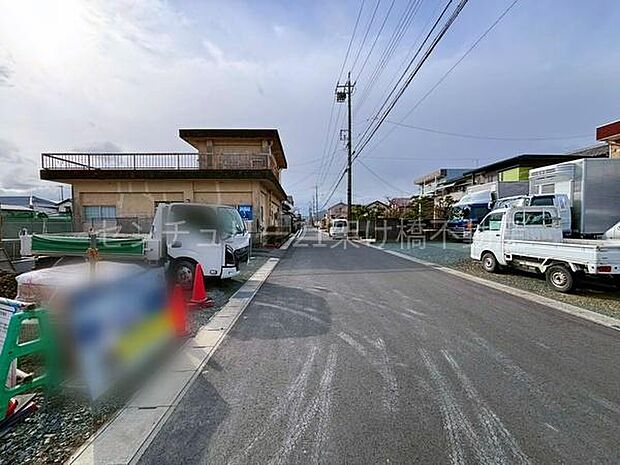 北西側公道約6mあり、駐車も楽々♪