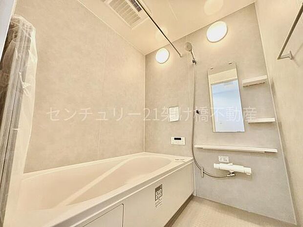 【浴室】浴室乾燥暖房機付きです。雨の日の洗濯物の乾燥やヒートショック対策としてもお使い頂けます。