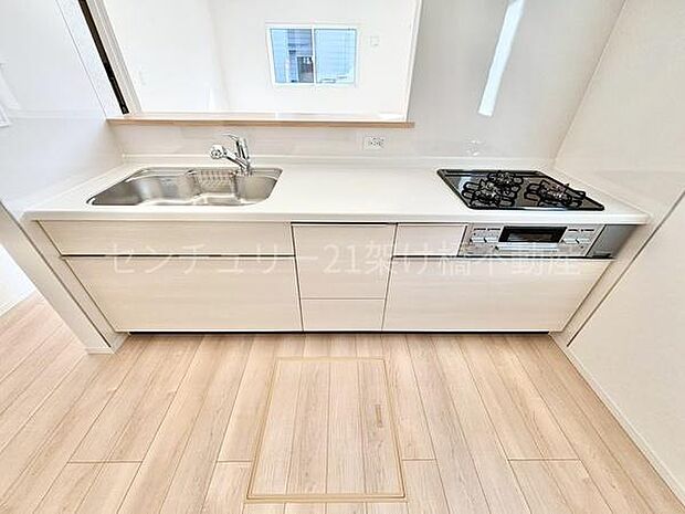 【システムキッチン】三口コンロ、グリル、浄水器付きシンクでお料理が捗ります♪