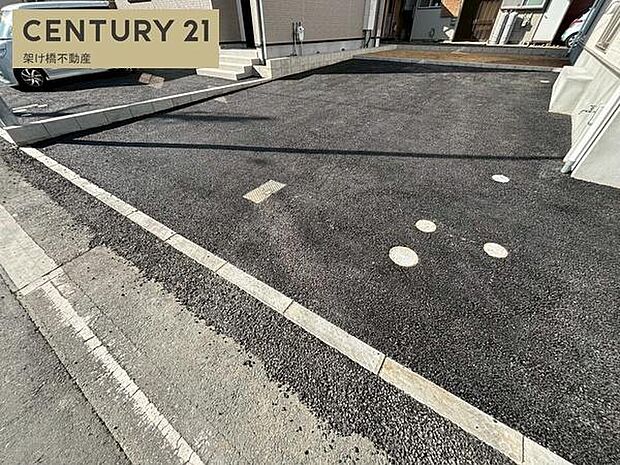 駐車場並列2台可！（但し車種による）