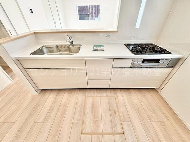 【システムキッチン】三口コンロ、グリル、浄水器付きシンクでお料理が捗ります♪