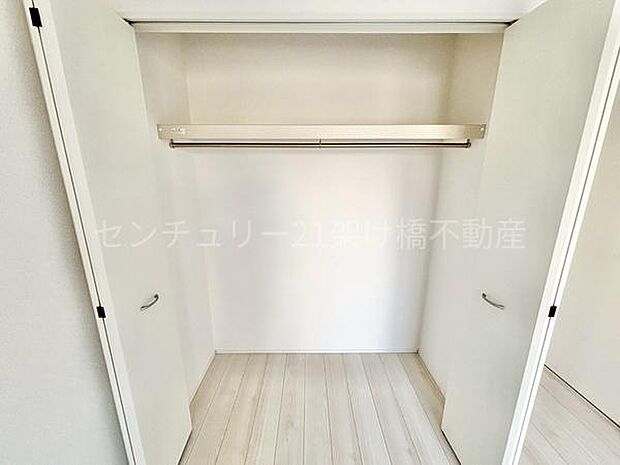 【洋室　北東側　5.25帖】クローゼット