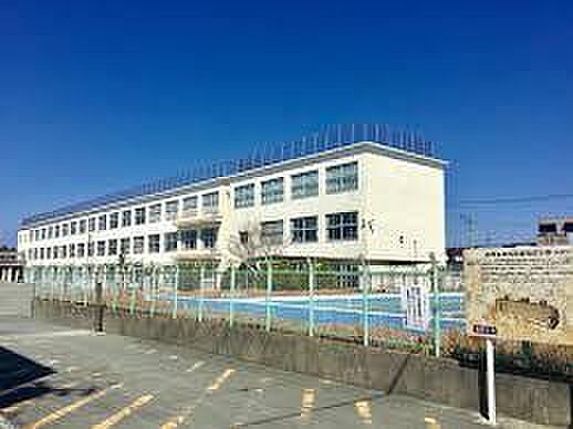 豊橋市立向山小学校まで884m