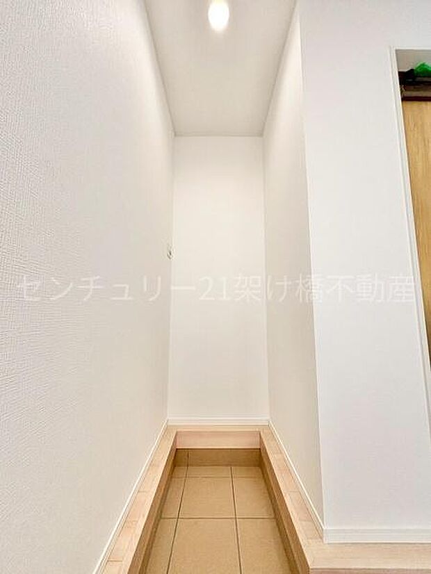 【土間収納】土汚れの気になるアウトドア用品なども収納いただけます♪