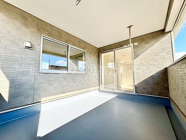 【バルコニー】南に面したバルコニー♪インナータイプなので急な雨でも安心です◎