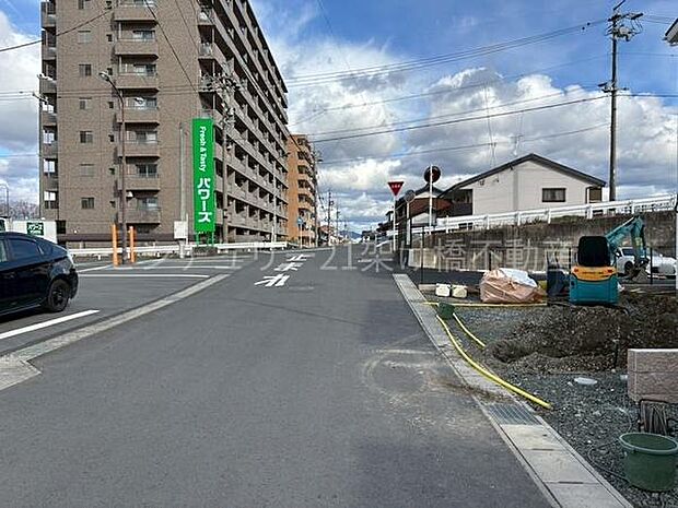 北西側公道約6mあり、駐車も楽々♪