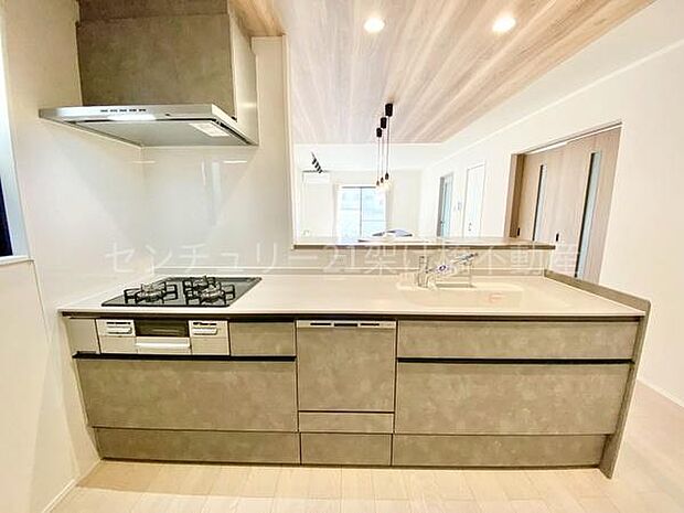 【システムキッチン】三口コンロ、グリル、浄水器、食器洗乾燥機つきでお料理が捗ります♪