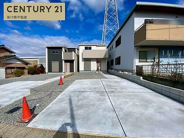 駐車場並列3台可！（但し車種による）