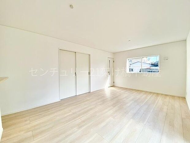 【ＬＤＫ 17.2帖】防犯面や子供が大きくなってからも安心なリビング階段採用。