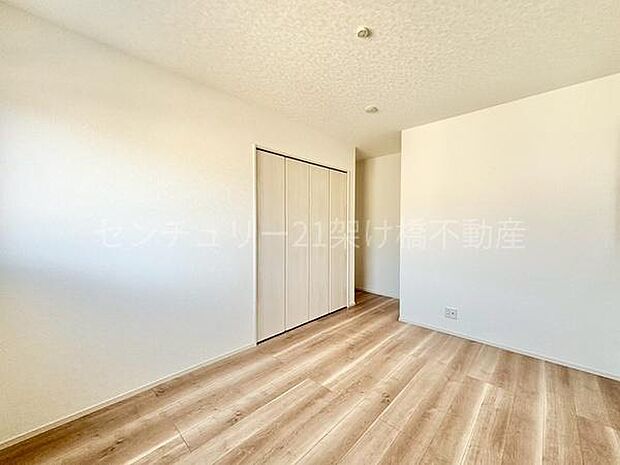 【2階 洋室 7帖】全室6帖以上で広々・クローゼット完備です♪