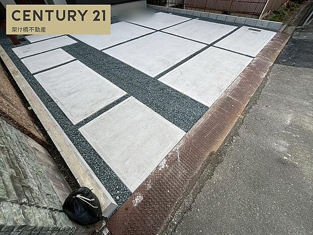 駐車場並列2台可!(ただし車種による)